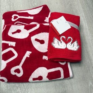 XOXO Red and White Bath Towels
